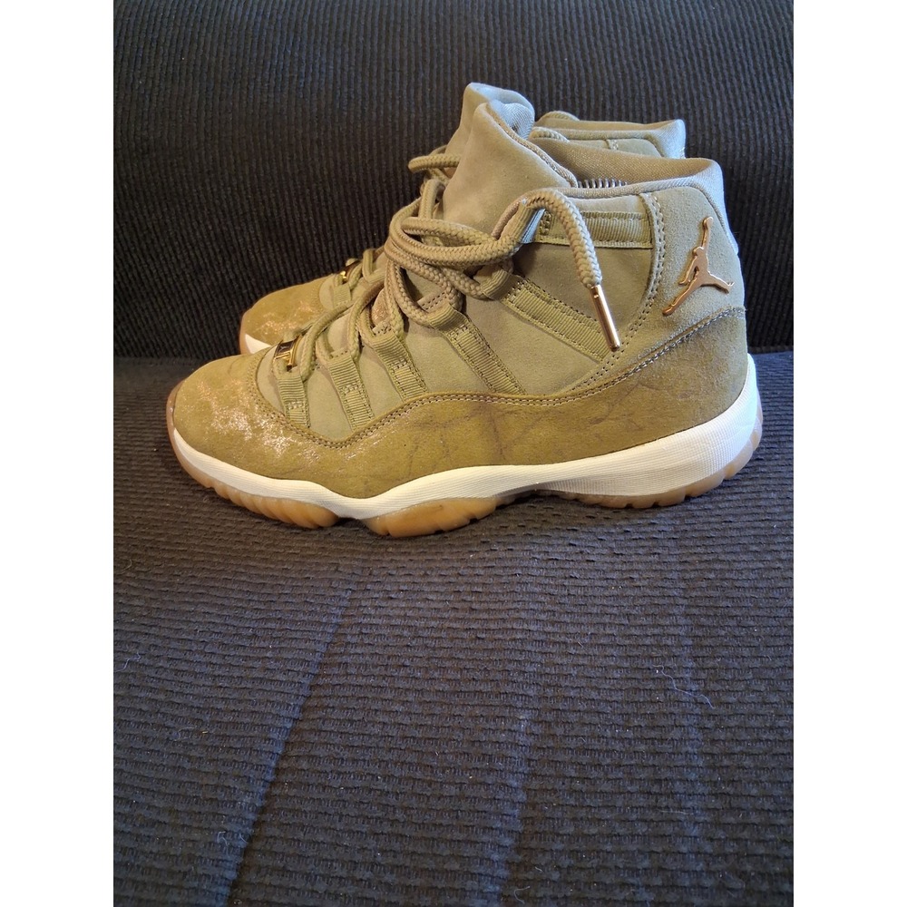 Jordan 11 Retro Olive Lux Neutral Olive Metallic Stout AR0715-200 Womens 9‎